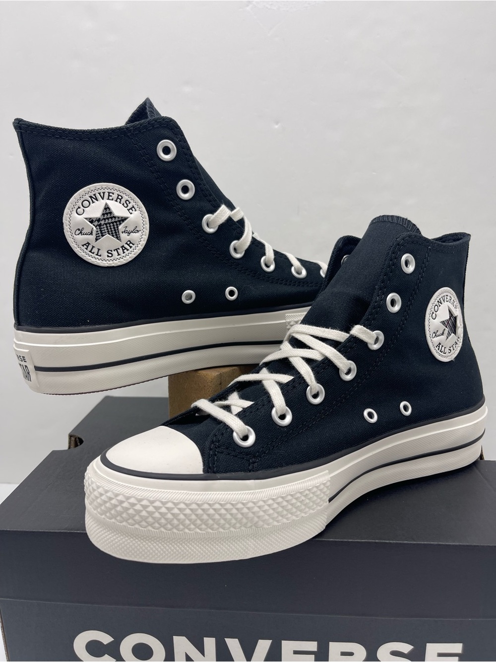 Converse A15534F
CTAS LIFT HI
BLACK/WHITE/SUNNY ANGLE Platform Sneakers - Picture 9 of 16
